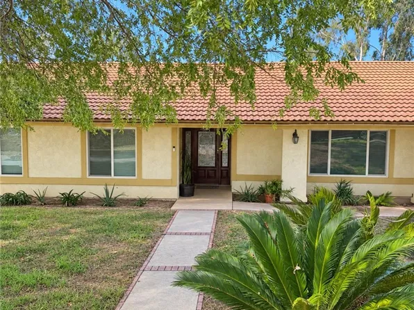 7977 Milligan Dr, Riverside, CA 92506