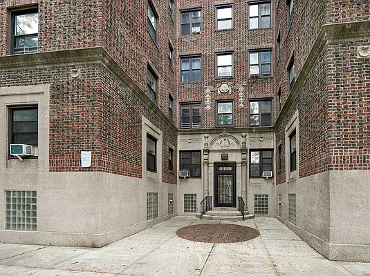 Sold by REMAX Elite | media 23