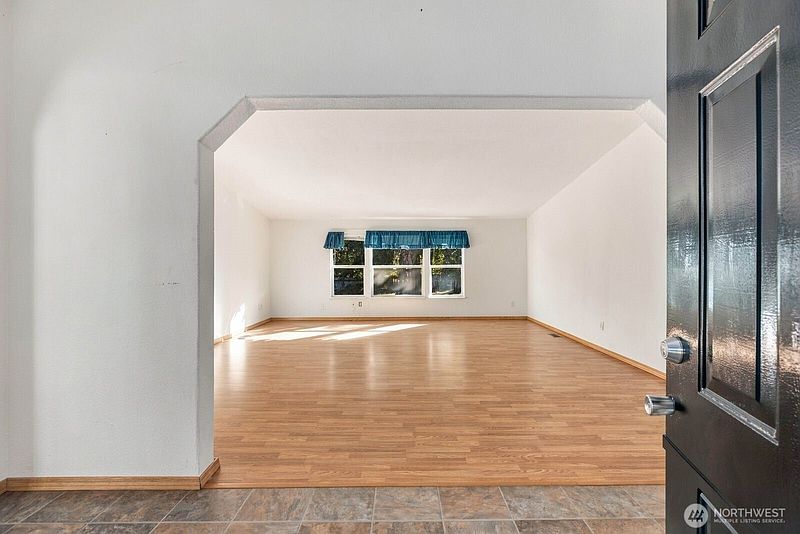 5th image of 5320 Erlands Point Road NW