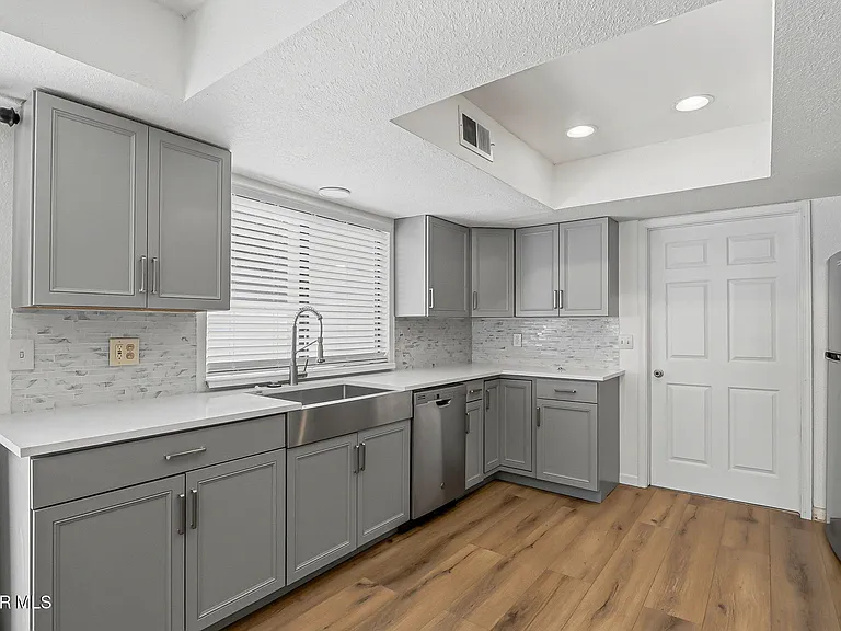 5205 Valley Spring Way — Photo 11