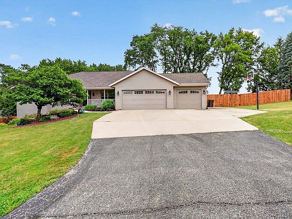3rd image of 2309 E Pine Tree Ct