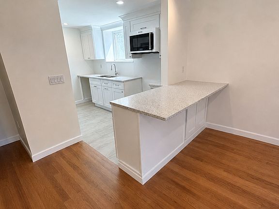 3rd image of 15 Stearns Rd APT 4