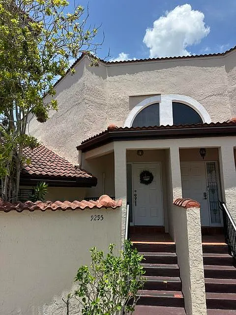 3 bed, 3.0 bath, 1482 sqft, $2,900 — Photo 2