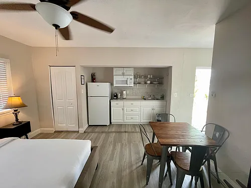 828 NE 17th Ave #1A Photo 1
