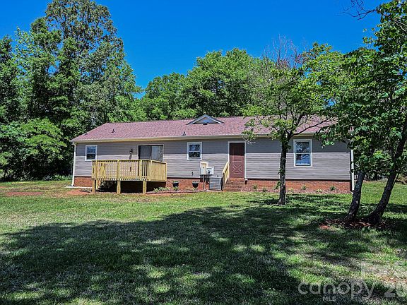 4th image of 2209 Waverly Dr