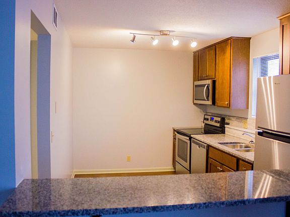 4th image of 2430 Q St #968