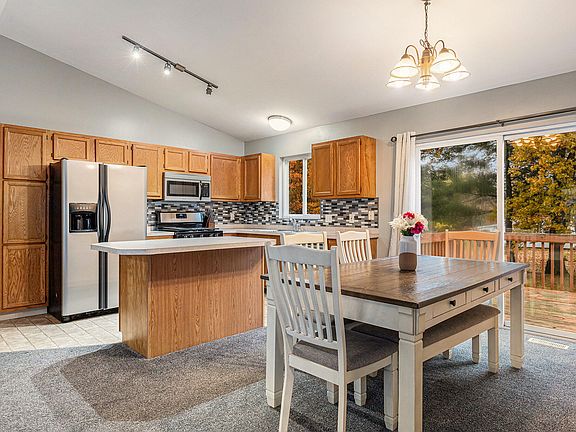 3rd image of 605 Birch Run St