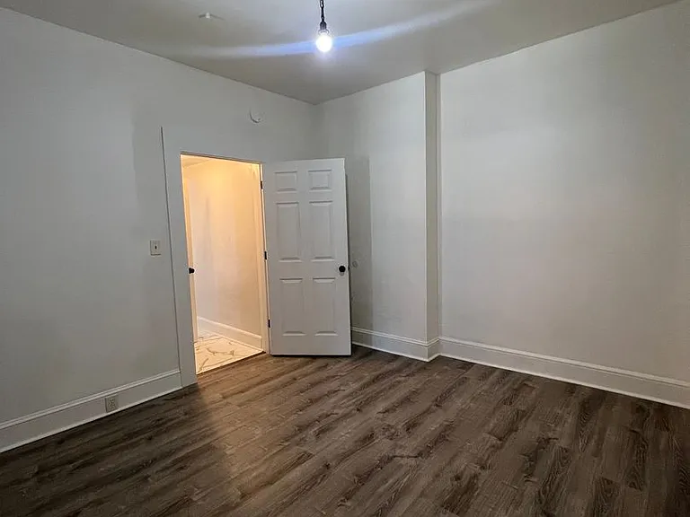 104 N Marshall St — Photo 7
