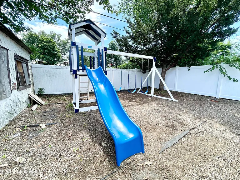 254 Lawrence Ave — Photo 17