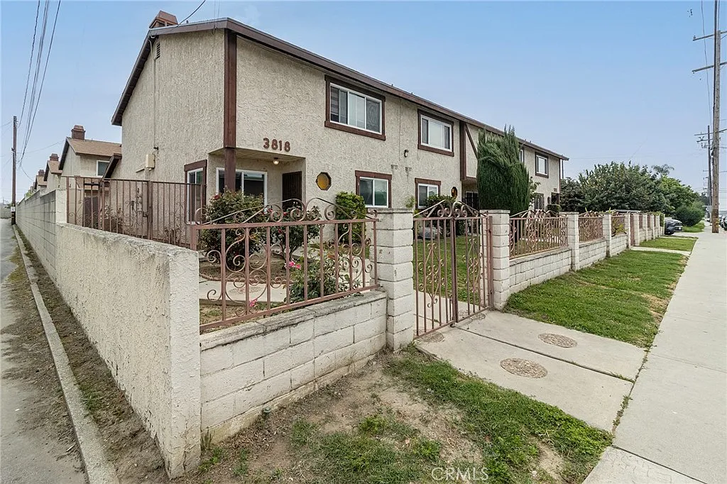 Building Photo - 3818 Durfee Ave #4