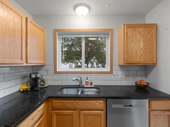 15548 Flyboat Ln, Apple Valley, MN 55124