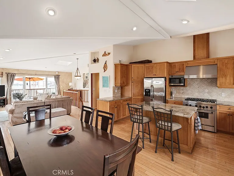 817 Monterey Blvd — Photo 10