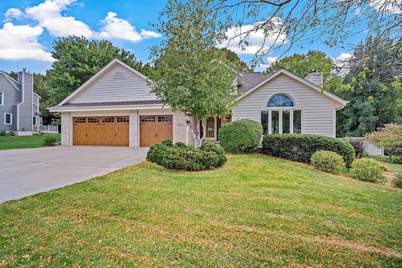 1131 South Silverbrook DRIVE, West Bend, WI 53095 Zillow