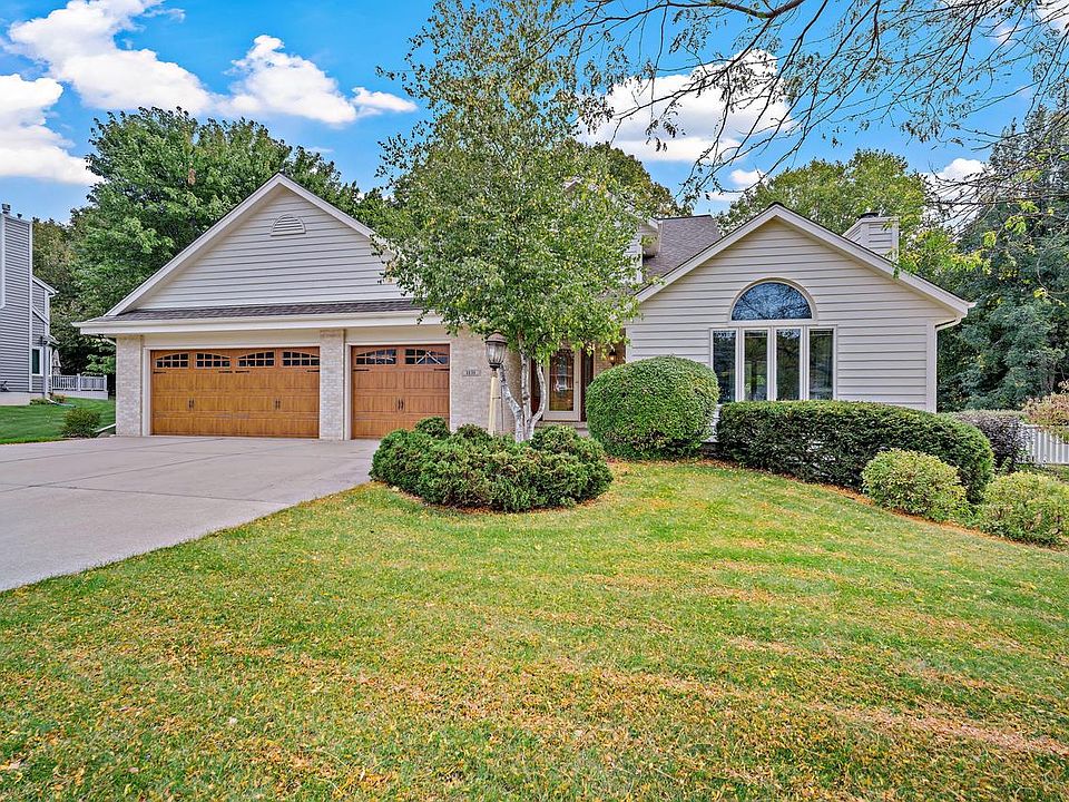 1131 South Silverbrook DRIVE, West Bend, WI 53095 Zillow