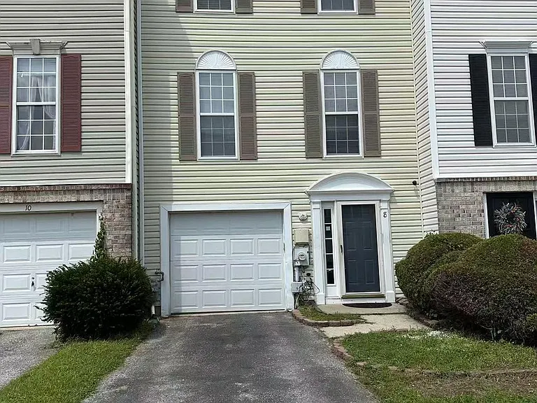 8 Carper St — Photo 2