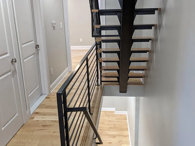 922 Catharine St — Photo 15