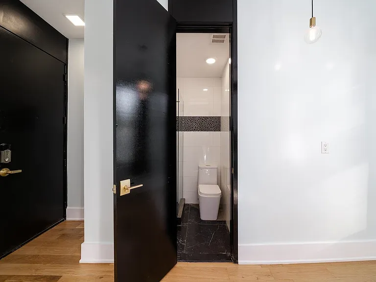 541 Newark Ave #3R — Photo 11