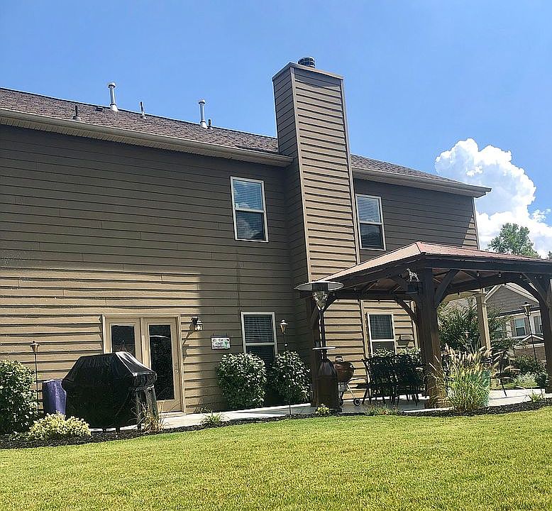 2nd image of 552 W Saddletree Dr