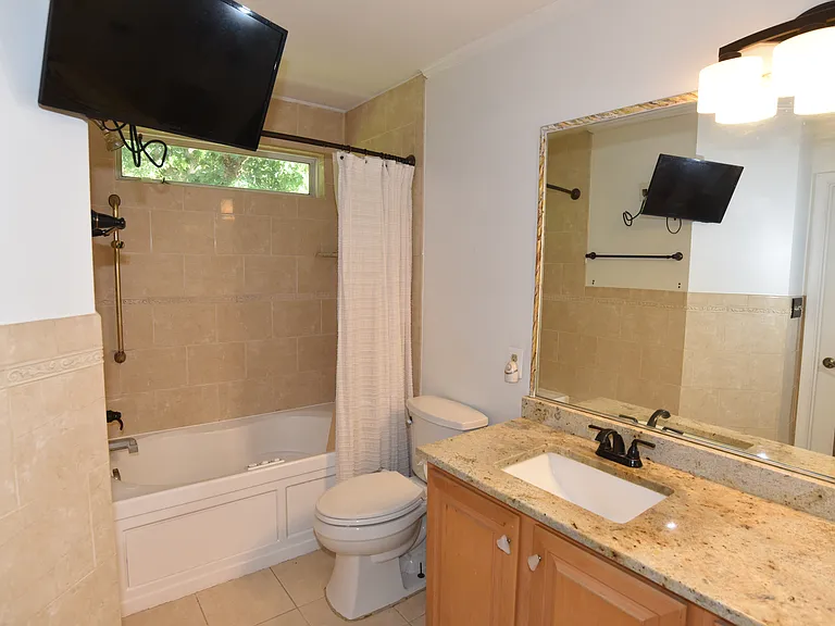 8159 Landfall Ct — Photo 34