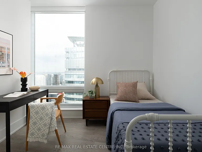 10 York St #6210 — Photo 36