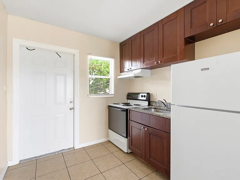 1799 Russell St S #3 — Photo 11