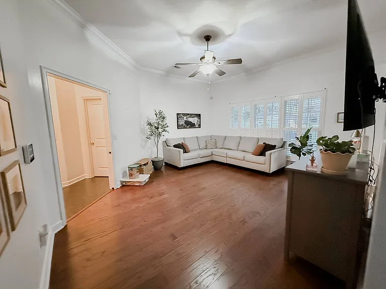 151 Manchester Ct — Photo 5