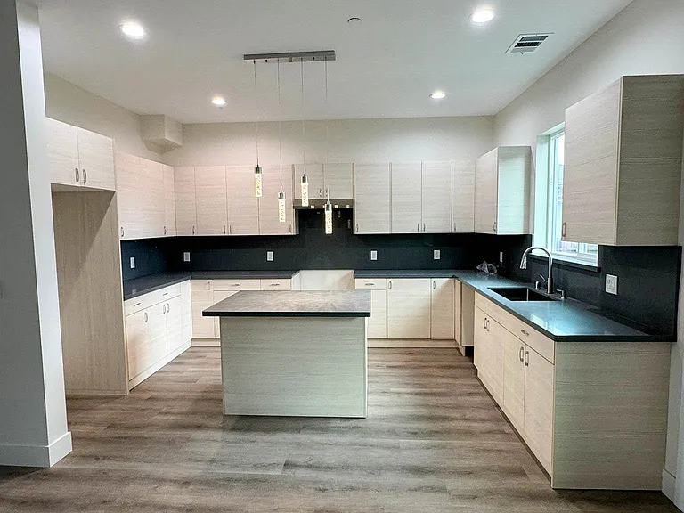 576 Marin Ave — Photo 7
