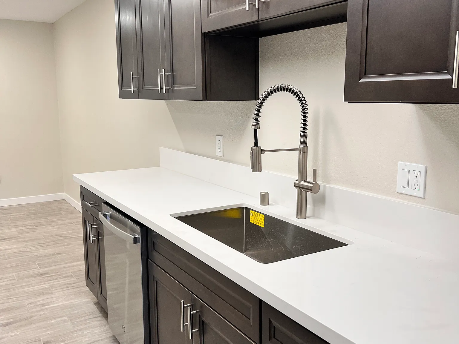 2 bed, 1000 sqft, $1,995 — Photo 2