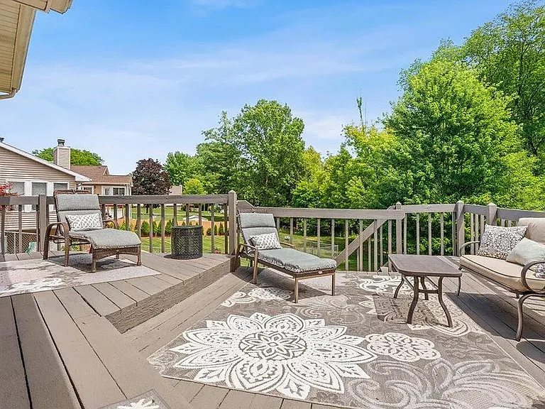 2352 Graystone Dr — Photo 3