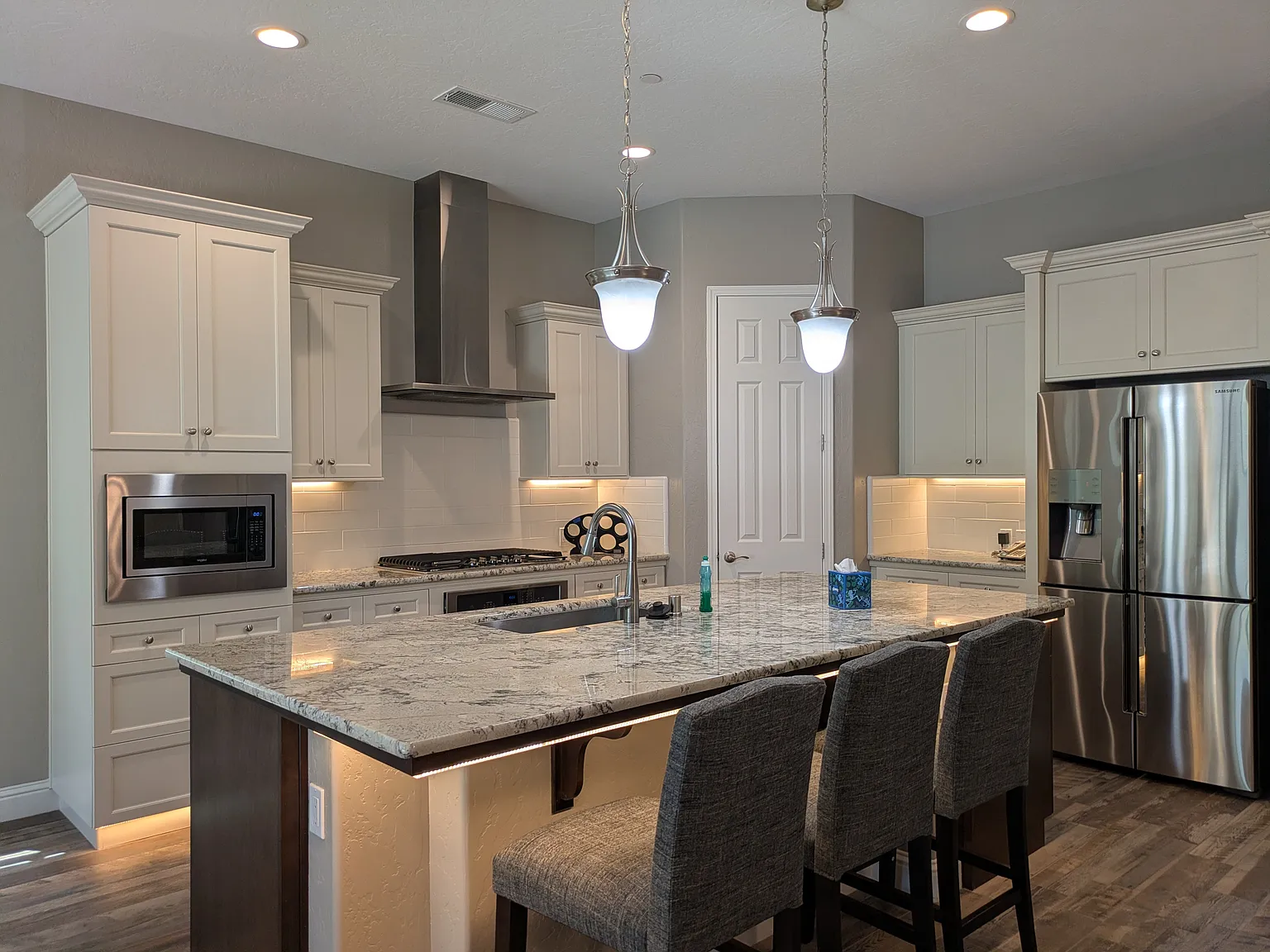 3 bed, 2194 sqft, $3,200 — Photo 2