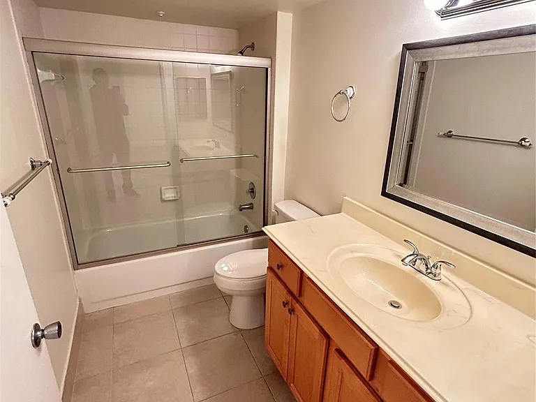 900 SW 142nd Ave #202L — Photo 28