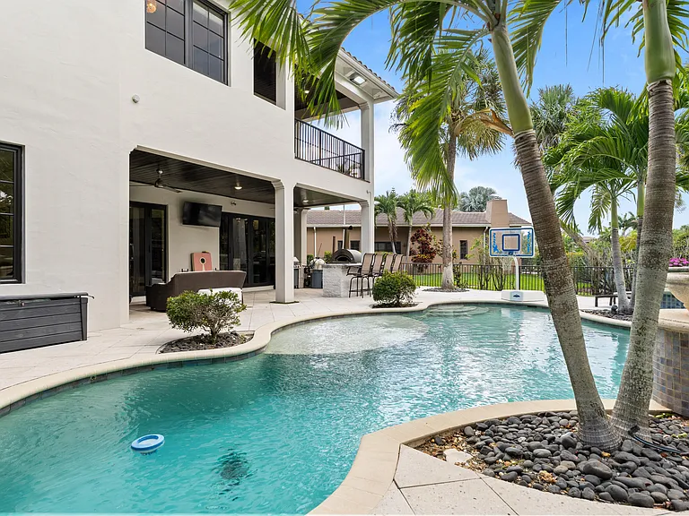 9521 Eden Mnr — Photo 38
