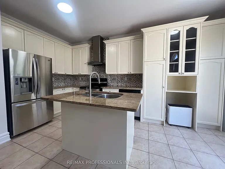 3895 Henrietta Way #MAIN — Photo 15