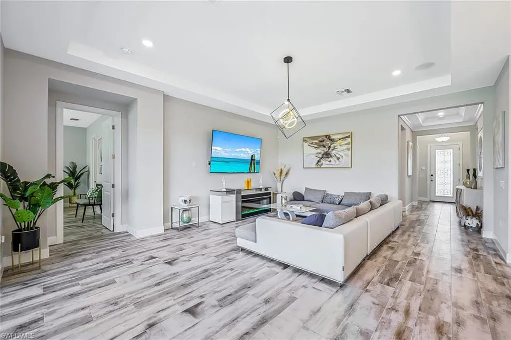 4 bed, 3.5 bath, 2465 sqft, $17,000 — Photo 4