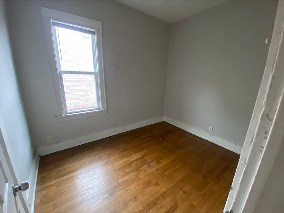 1st image of 2725 N Bremen St #2