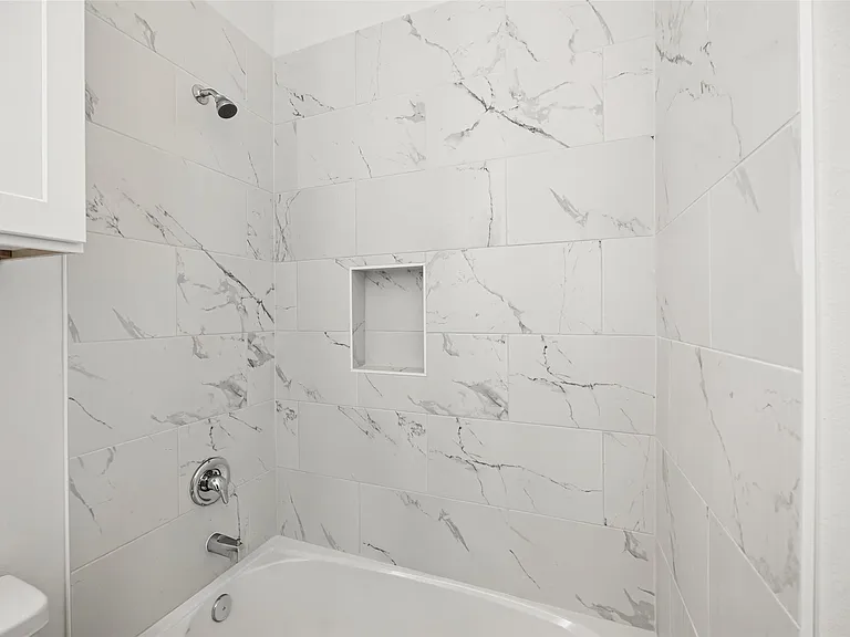 1550 A&b Lombardy St — Photo 11