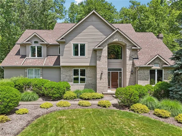 8275 Creekside Trce, Broadview Heights, OH 44147