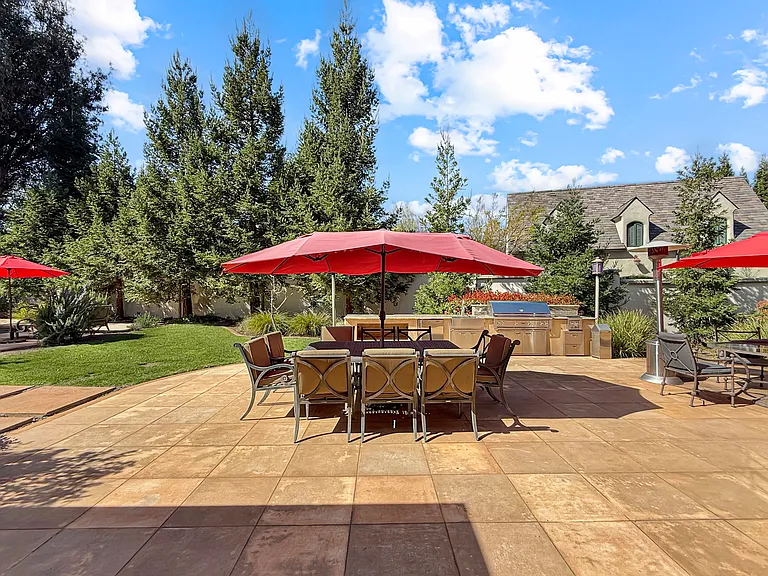 1526 Hillview Dr — Photo 33