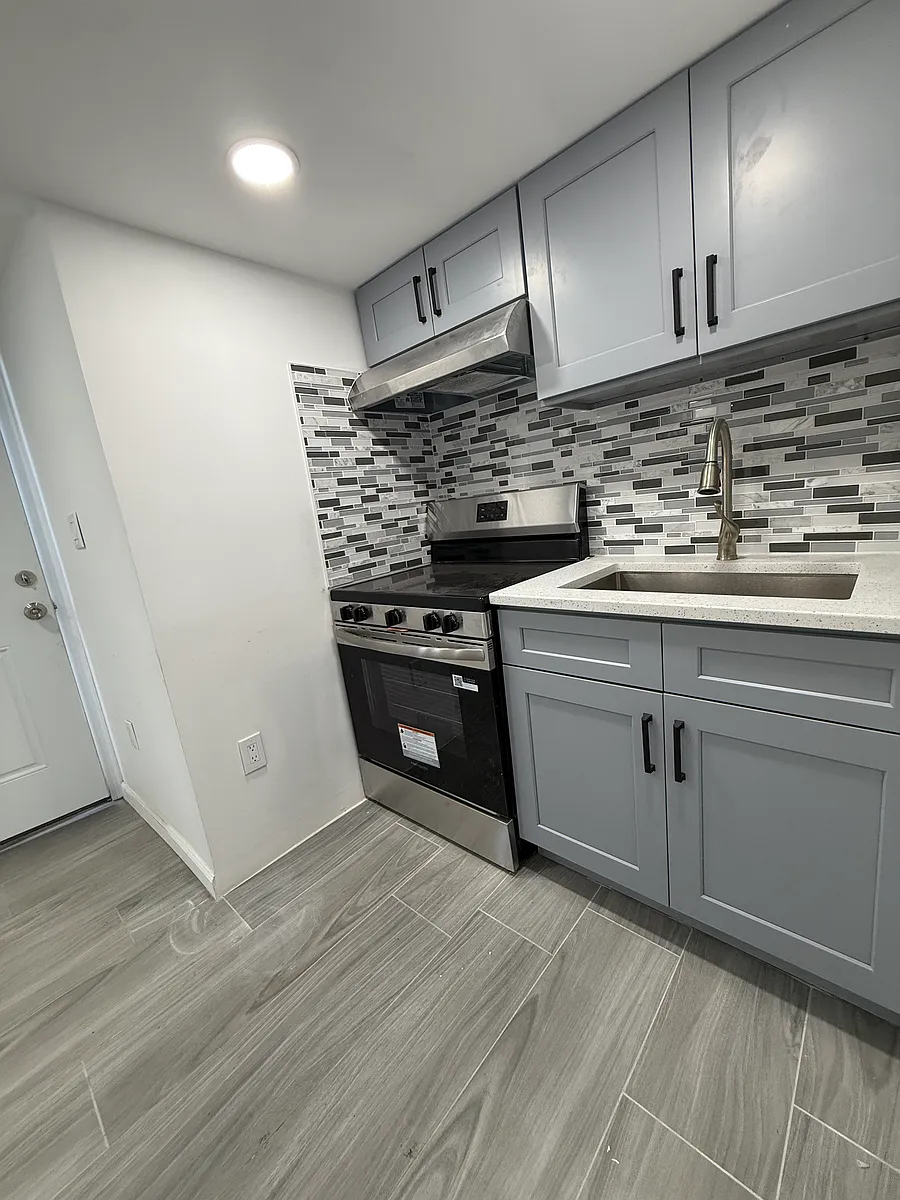 Building Photo - 1582 Yates Ave #B