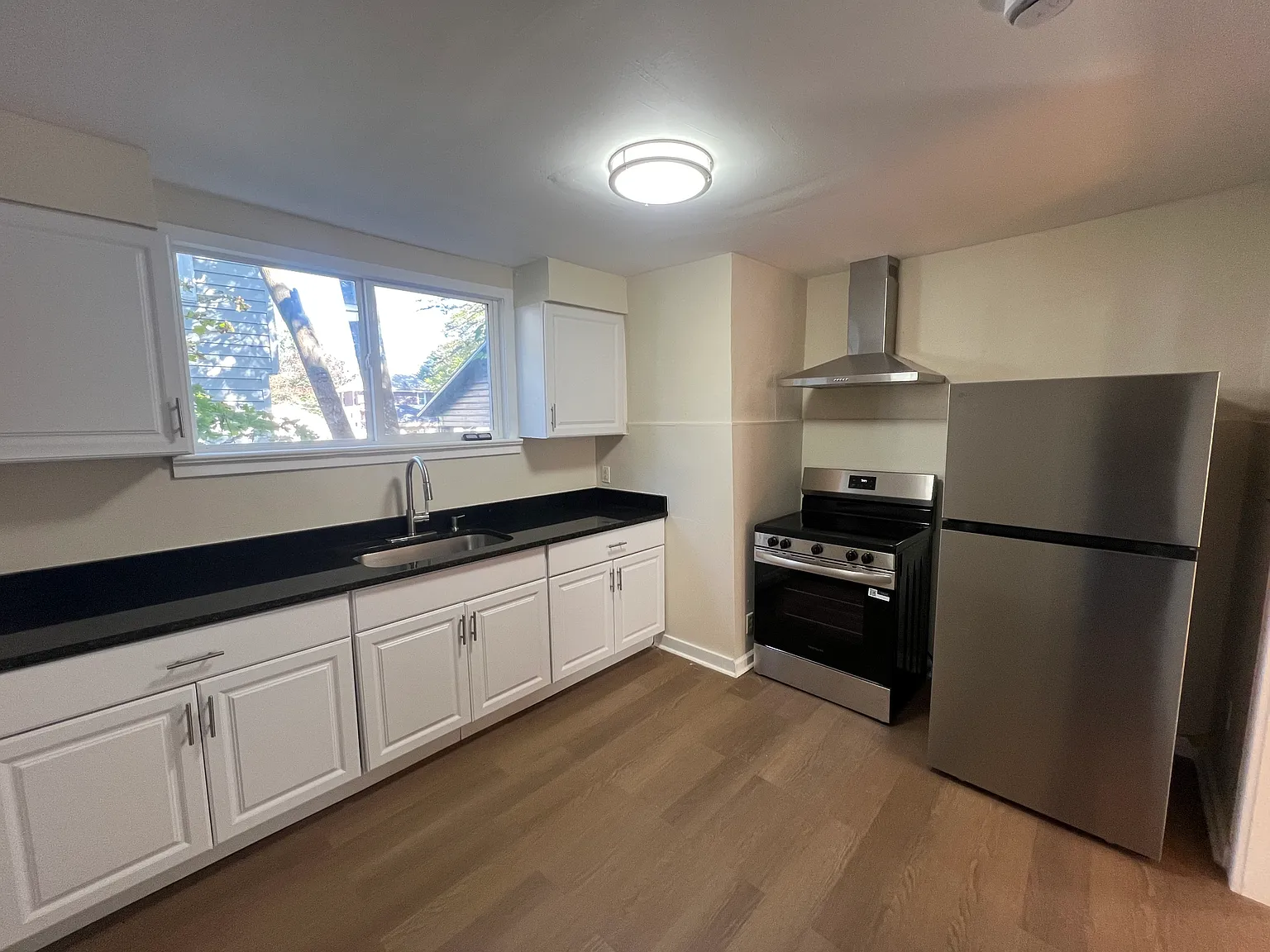 4 bed, 1714 sqft, $1,900 — Photo 2