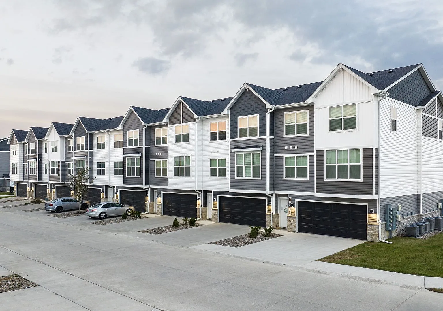 Aspen Ridge Townhomes — Photo 2