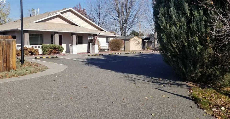 2nd image of 3907 W Henry St