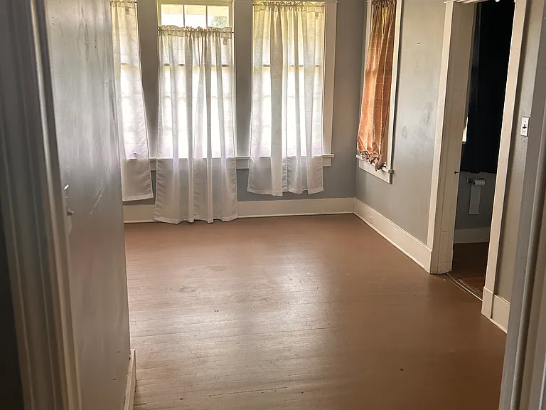 2404 Jackson Ave — Photo 16