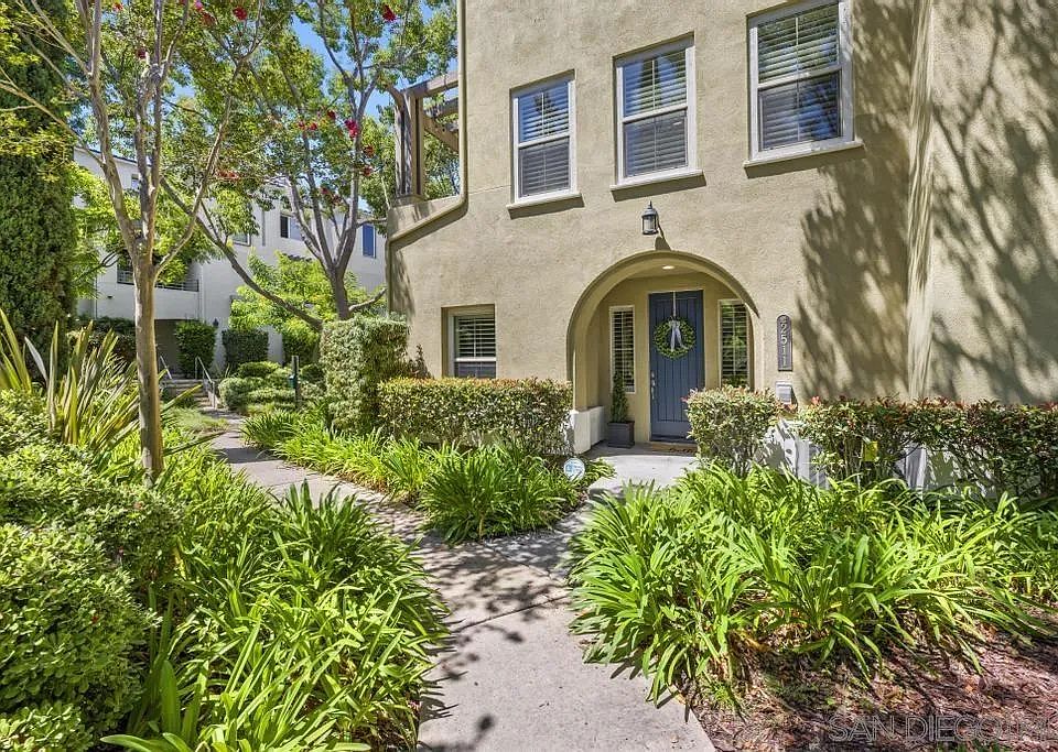 1st image of 2511 Escala Cir