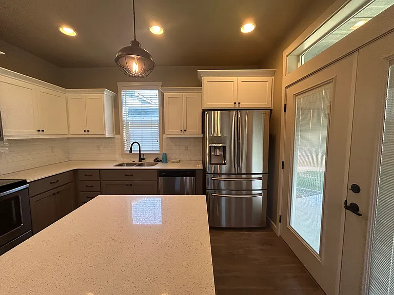1725 E Bellalucca Ln — Photo 4