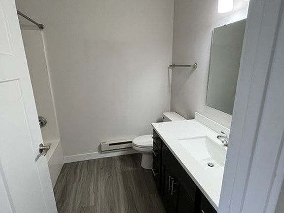 4th image of 1300 N Windsor Ave #106