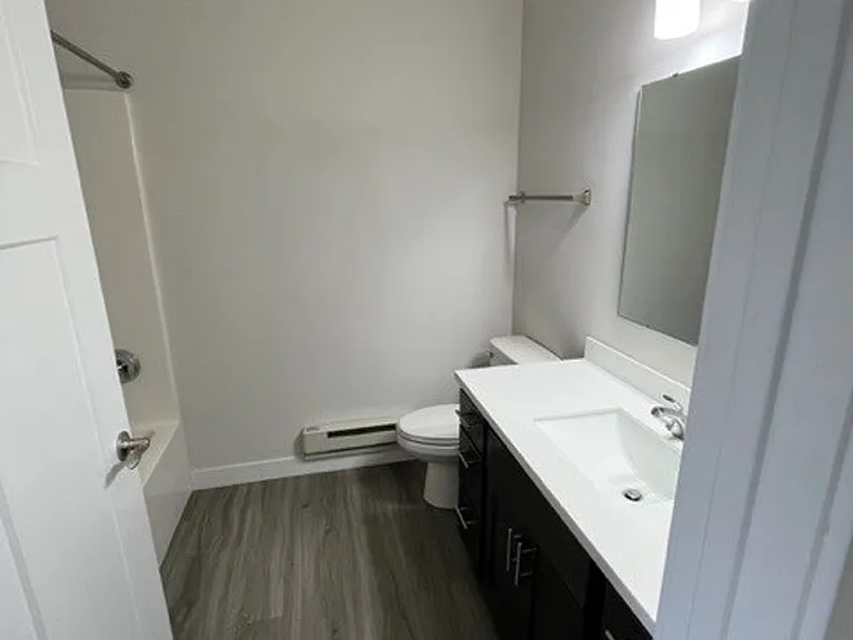 Cottage Grove Commons: 1400 N Windsor — Photo 13