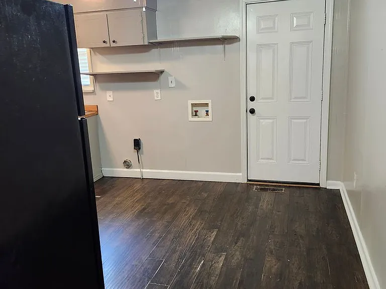 904 Sherris Ln — Photo 4