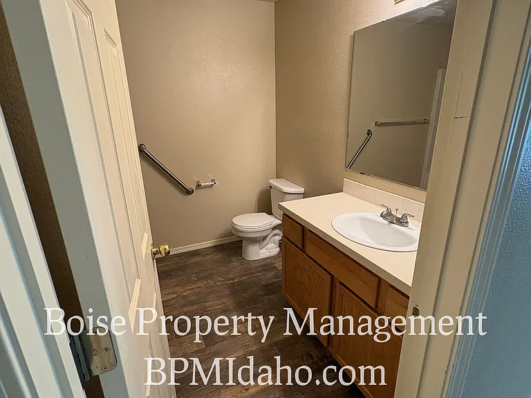 1301 Diamond Ct — Photo 9