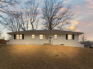 812 NE Coronado Ave, Lees Summit, MO 64086